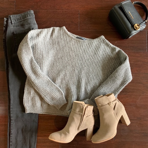 🦄 4/$40 Basic Brandy Melville Grey Sweater - Picture 1 of 3